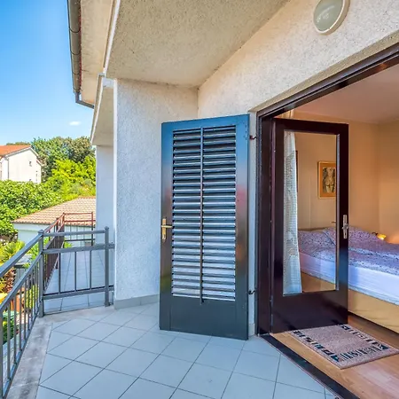 House Ingrid Дом отдыха Малинска